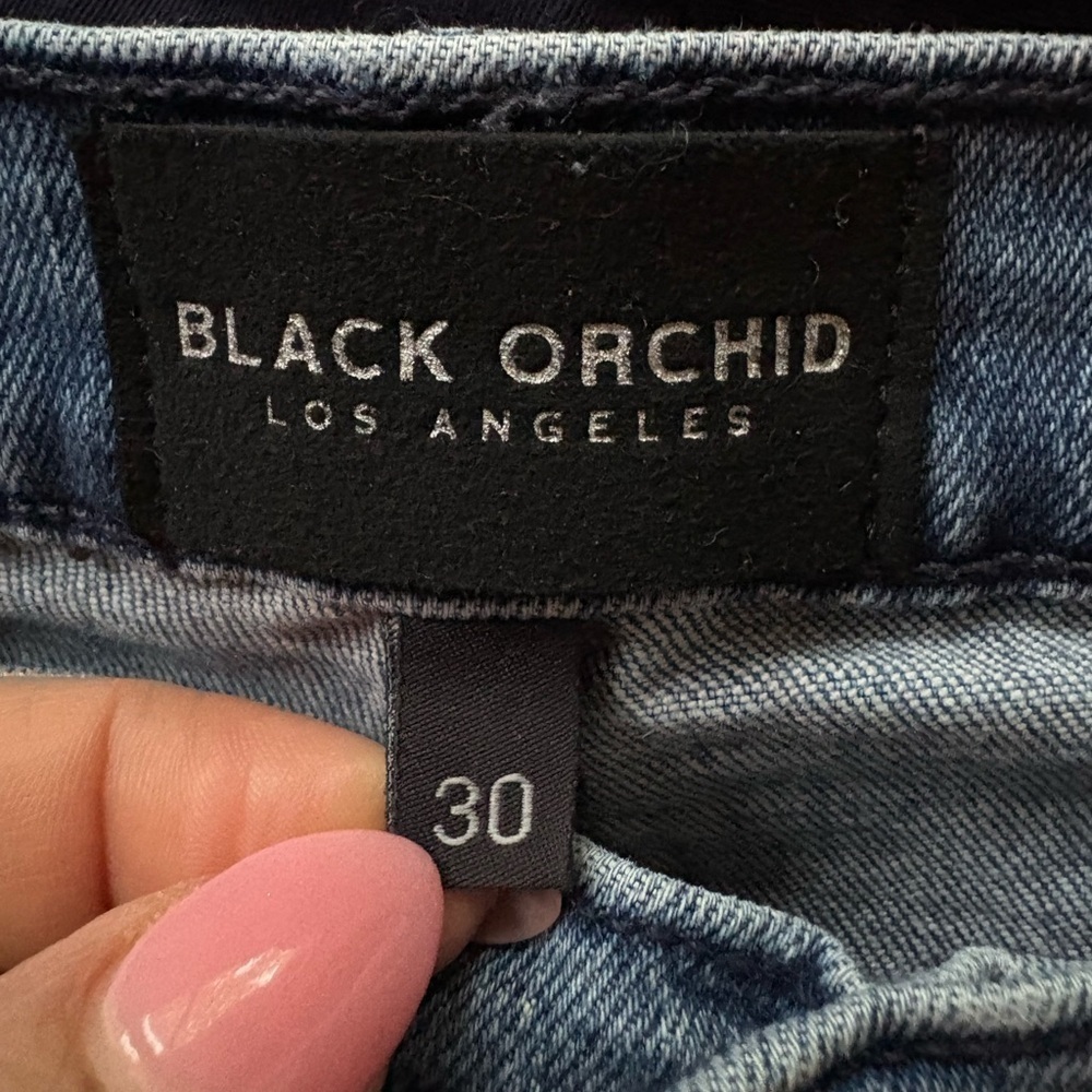 Black Orchid women’s slant fray medium wash blue jeans sz 30 preloved - Picture 8 of 11